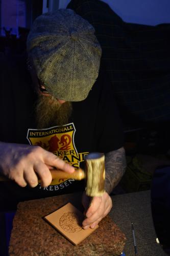 Arngrims Lederey - Leder punzieren - Aus der Werkstatt