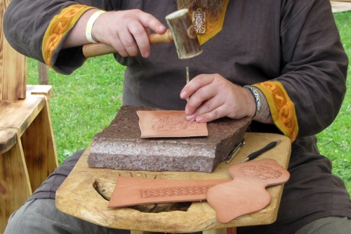 17_schleswig_markt-arngrims-lederey_1200-800